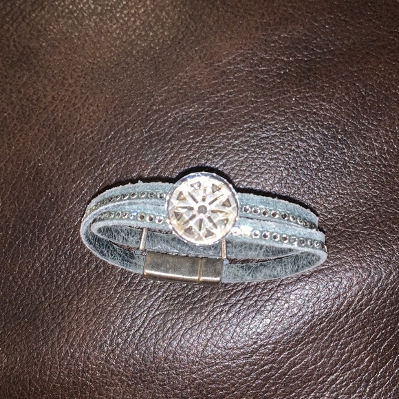 HEET Swarovski crystal wrap leather bracelet - Picture 3 of 7